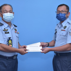 PENYERAHAN CEK SUMBANGAN DARI TABUNG KEBAJIKAN ANGKATAN TENTERA (TKAT)