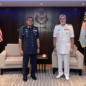 KUNJUNGAN HORMAT TIMBALAN PANGLIMA TENTERA LAUT KE ATAS PANGLIMA TENTERA UDARA