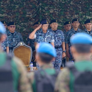 PANGLIMA TENTERA UDARA MENERIMA BERET BIRU KEHORMAT PASKAU SEBAGAI PENGIKTIRAFAN DAN LAMBANG KEPERWIRAAN