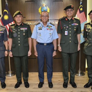 PANGLIMA TENTERA UDARA MENERIMA KUNJUNGAN HORMAT DARIPADA BAKAL PENASIHAT DAN PENOLONG PENASIHAT PERTAHANAN MALAWAKIL LUAR NEGARA
