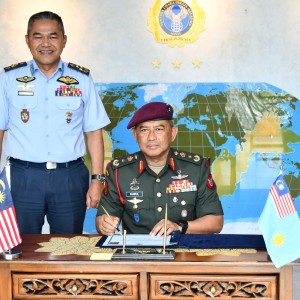 KUNJUNGAN HORMAT PANGLIMA 10 BRIGED (PARA) KE ATAS PANGLIMA OPERASI UDARA